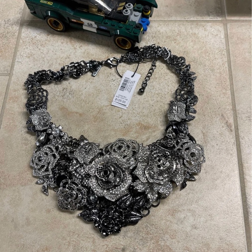 NWT White House Black Market Crystal Flower Statement Necklace